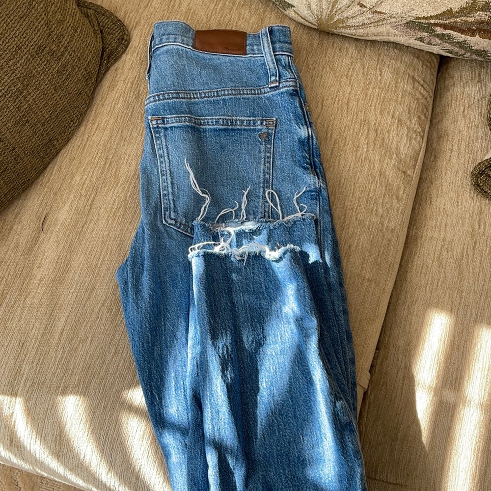 Madewell size 26 mom jean
